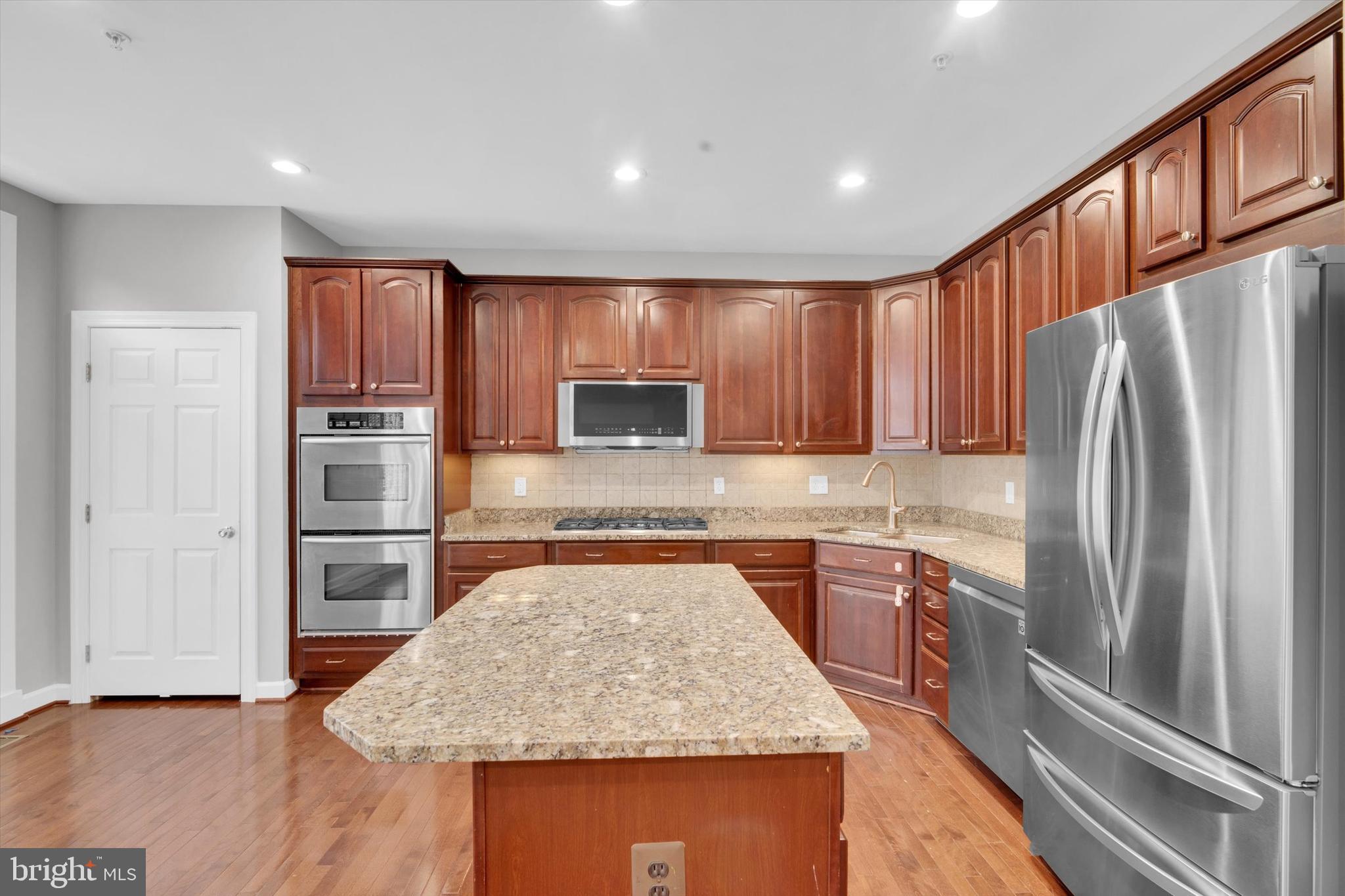 RESERVE AT TYSONS CORNER - Residential Lease