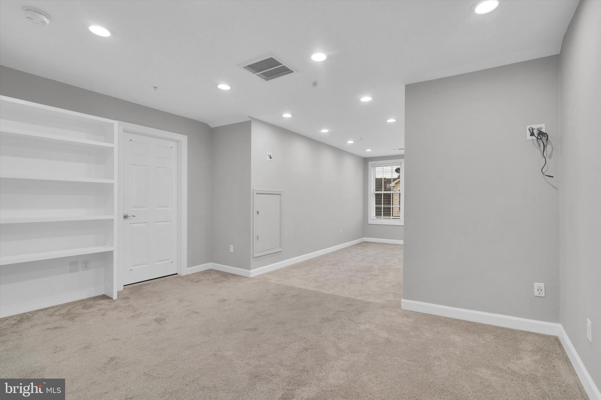 RESERVE AT TYSONS CORNER - Residential Lease