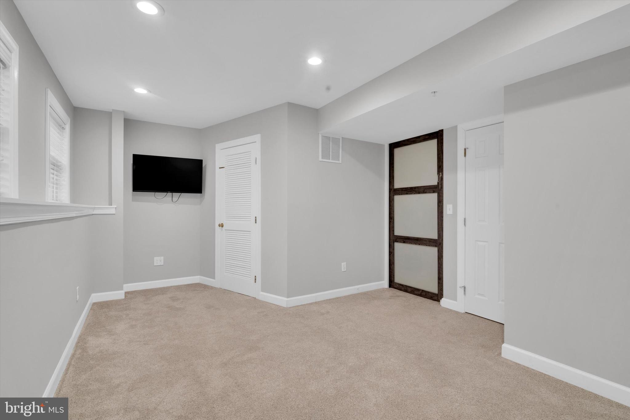 RESERVE AT TYSONS CORNER - Residential Lease