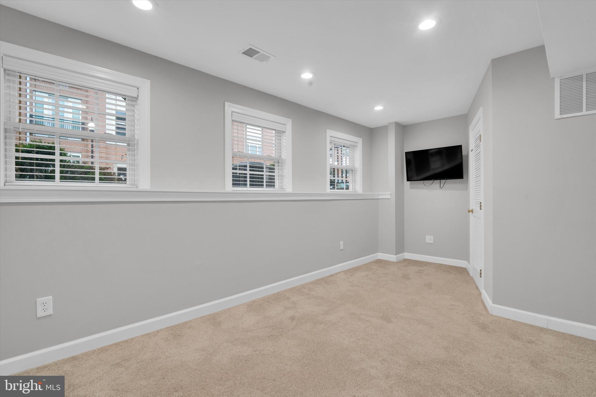 RESERVE AT TYSONS CORNER - Residential Lease