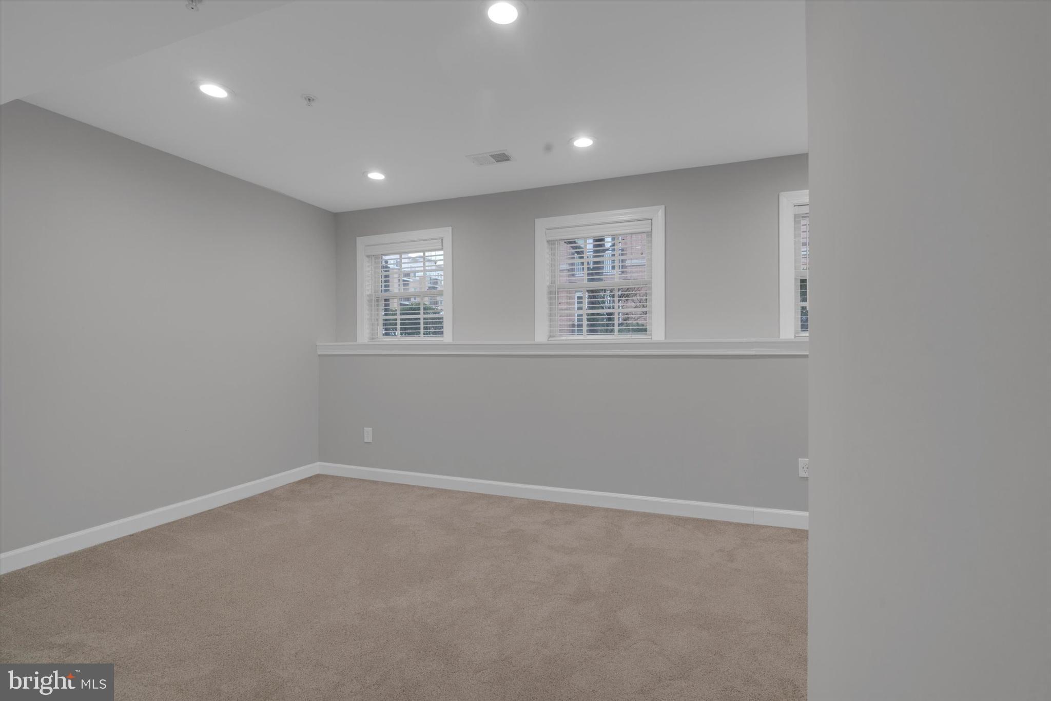 RESERVE AT TYSONS CORNER - Residential Lease