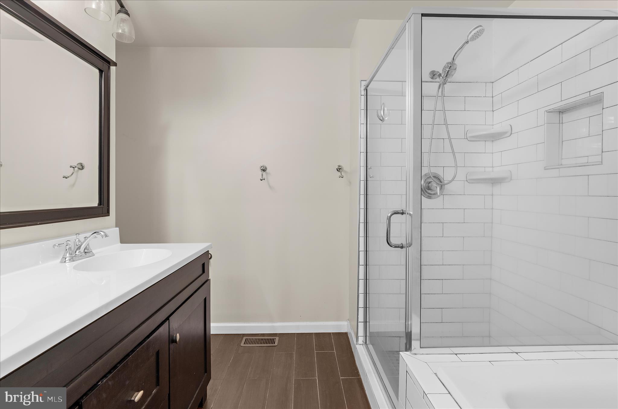 SEVEN OAKS - Residential