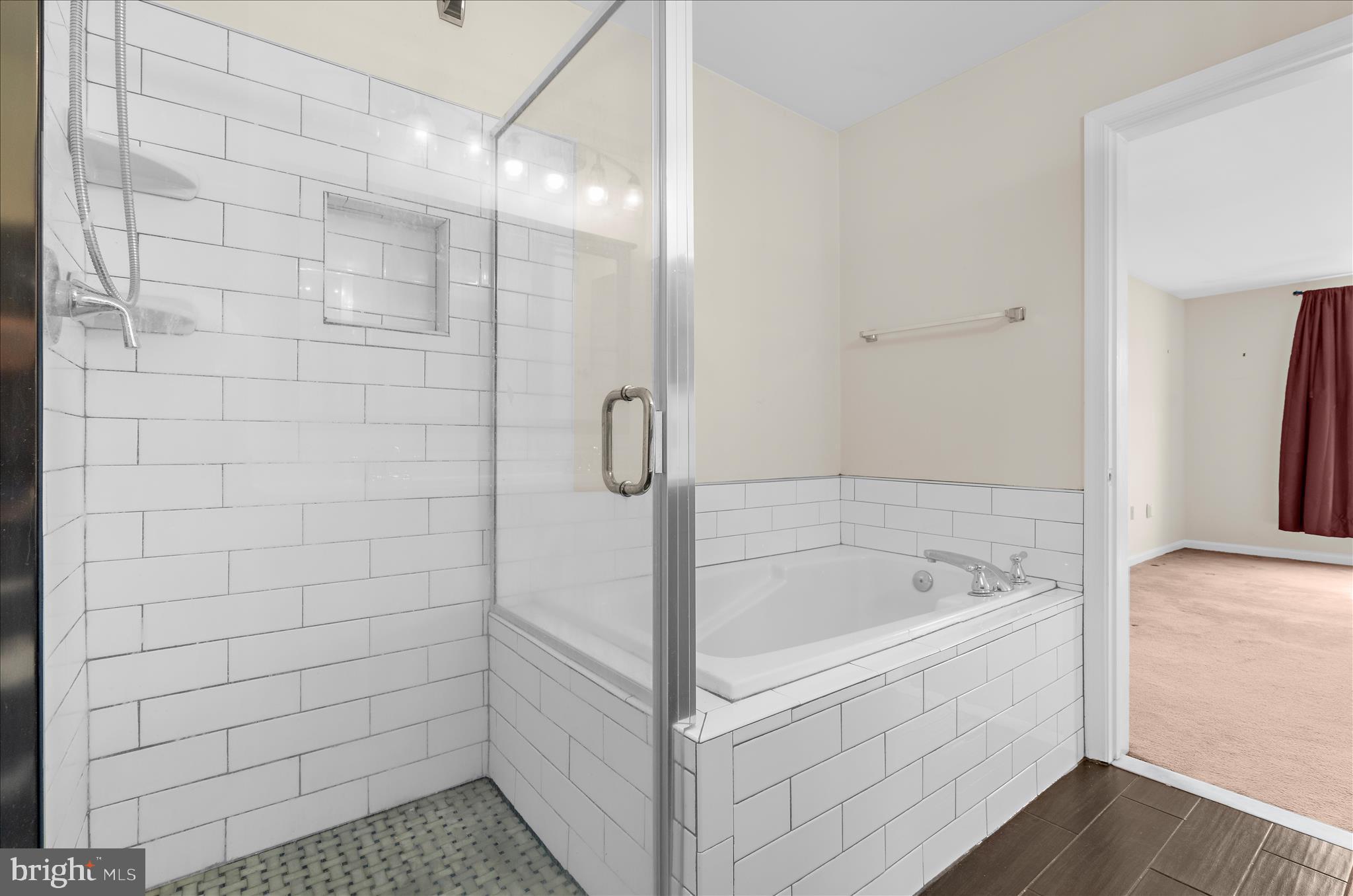 SEVEN OAKS - Residential