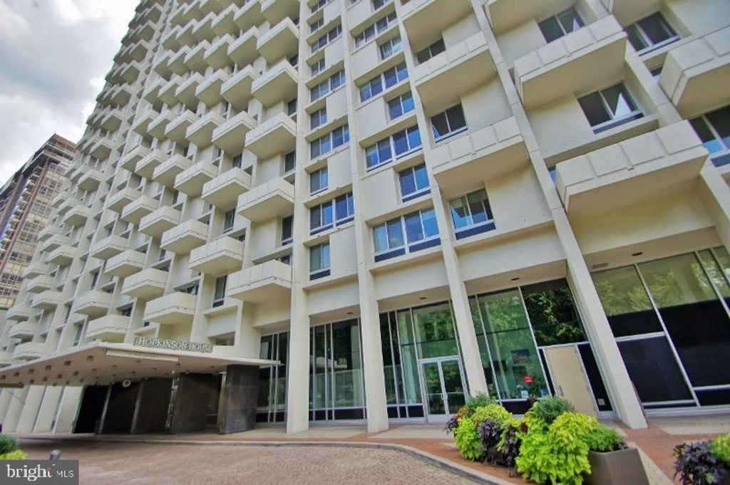 Photo of 604 - 36 S Washington Square #2606, PHILADELPHIA, PA 19106 (MLS # PAPH2566552)