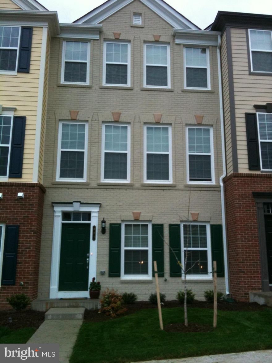 STUNNING AND LOADED! 4BR/3.5 BA! 2 CAR GARAGE! SIMPLY PERFECTION ON ALL 3 LEVELS - MODEL HOME PERFECT! UPGRADED TRIM EVERYWHERE, LARGE GOURMET EAT-IN KITCHEN WITH RAISED PANEL CHERRY CABS, GRANITE, CERAMIC TILE, RECESSED LIGHTS, SS APPLCS, B-FAST BAR! UPGRADED LIGHTING & PLUMBING FIXTURES! LUX MA SUITE W/ TRAY CLG, SUPER BATH OPTION W/ CERAMIC, SEP TUB/SEP SHOWER! FINISHED MAIN LEVEL W/ FULL & BR!