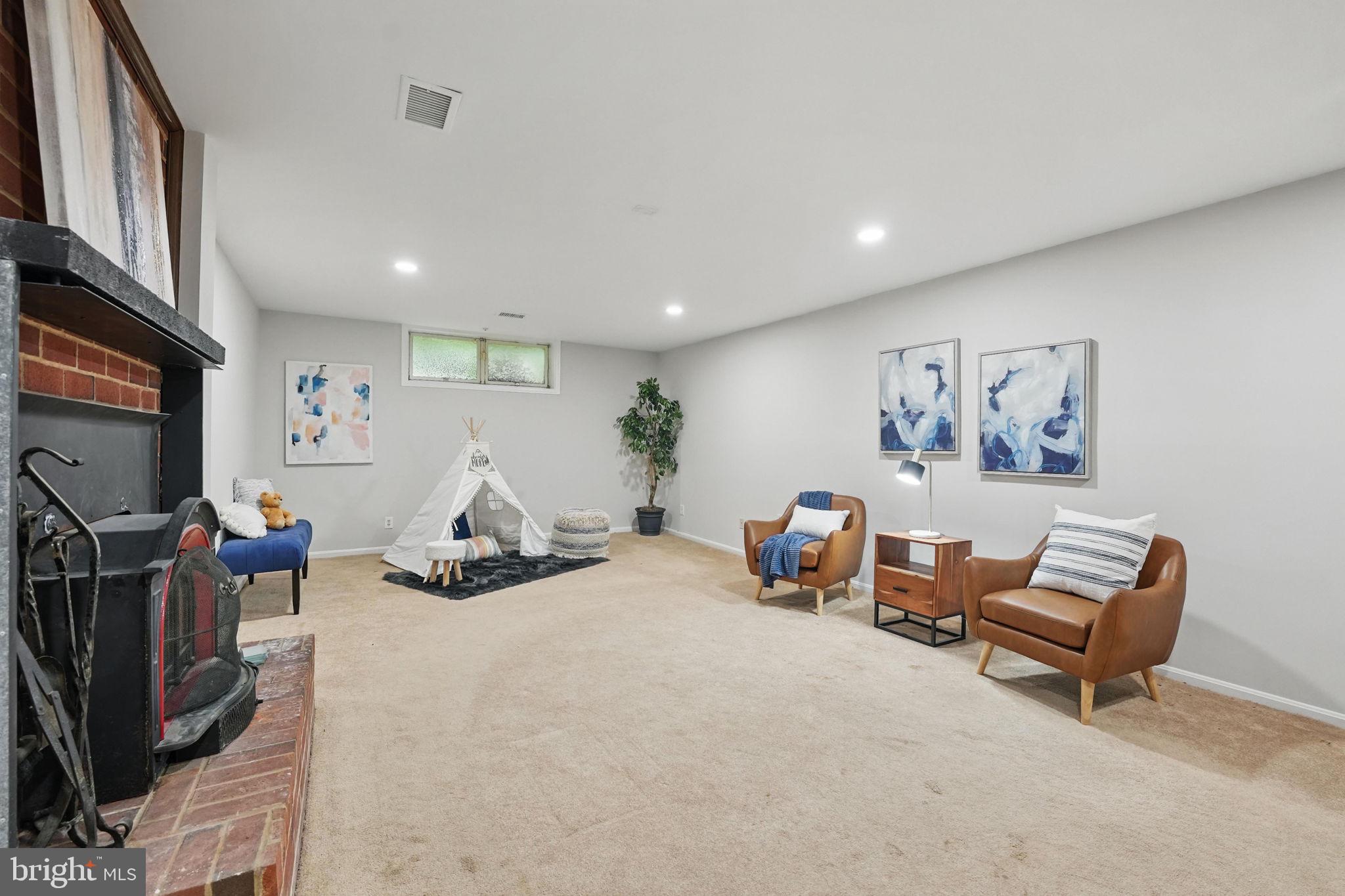 FOX MILL WOODS - Residential