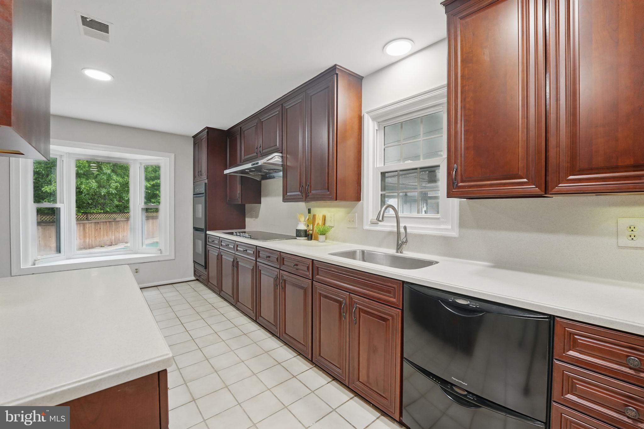 FOX MILL WOODS - Residential