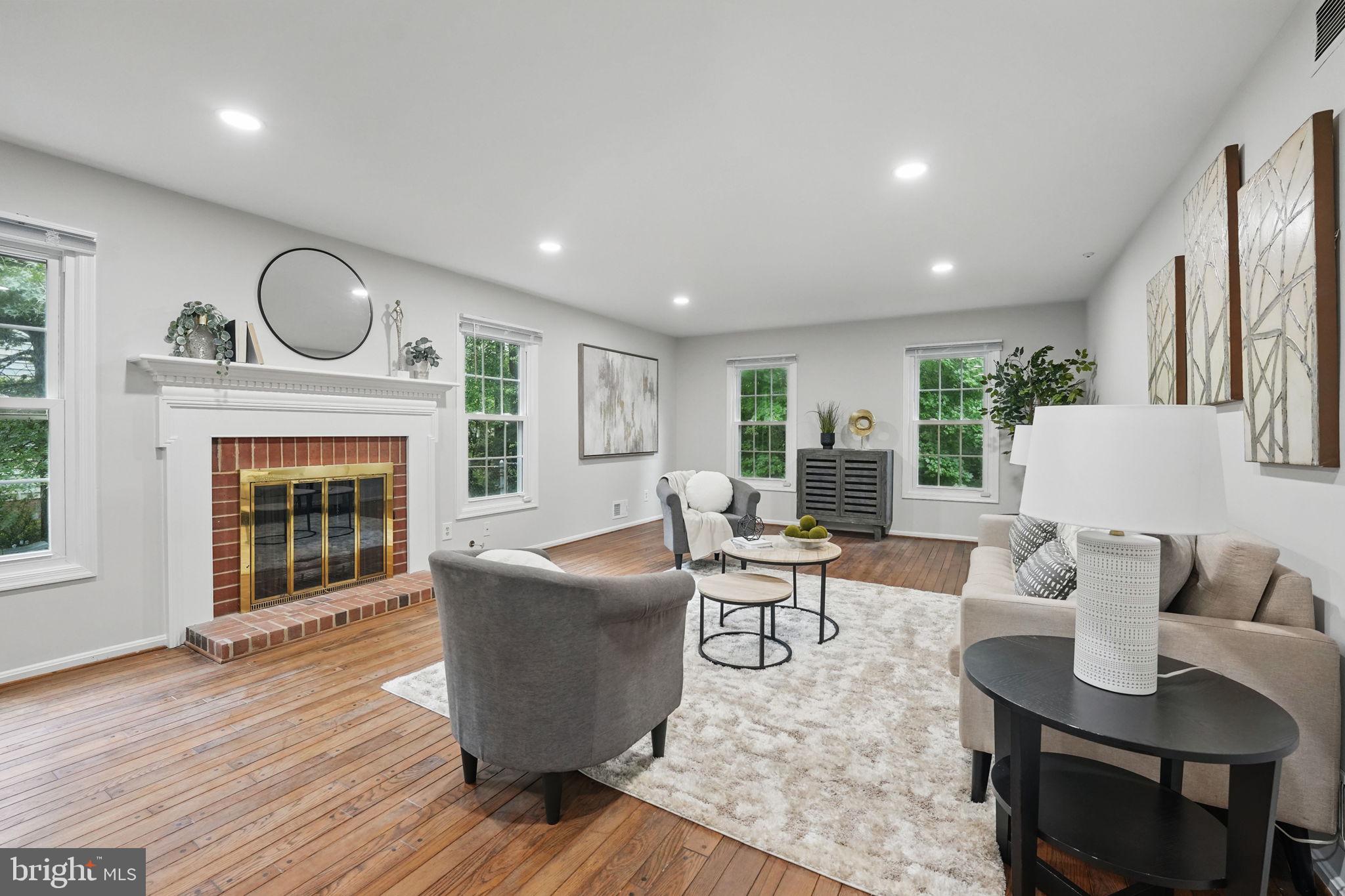 FOX MILL WOODS - Residential