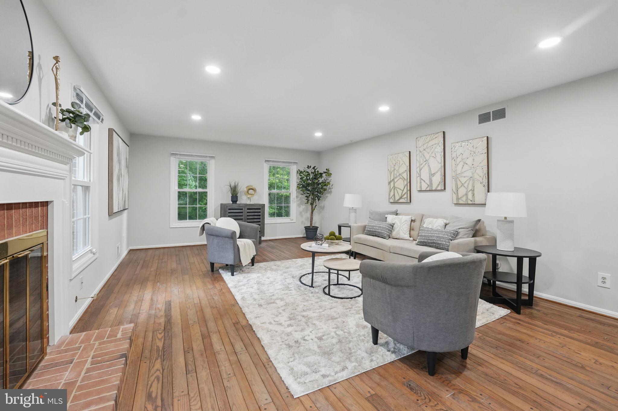 FOX MILL WOODS - Residential