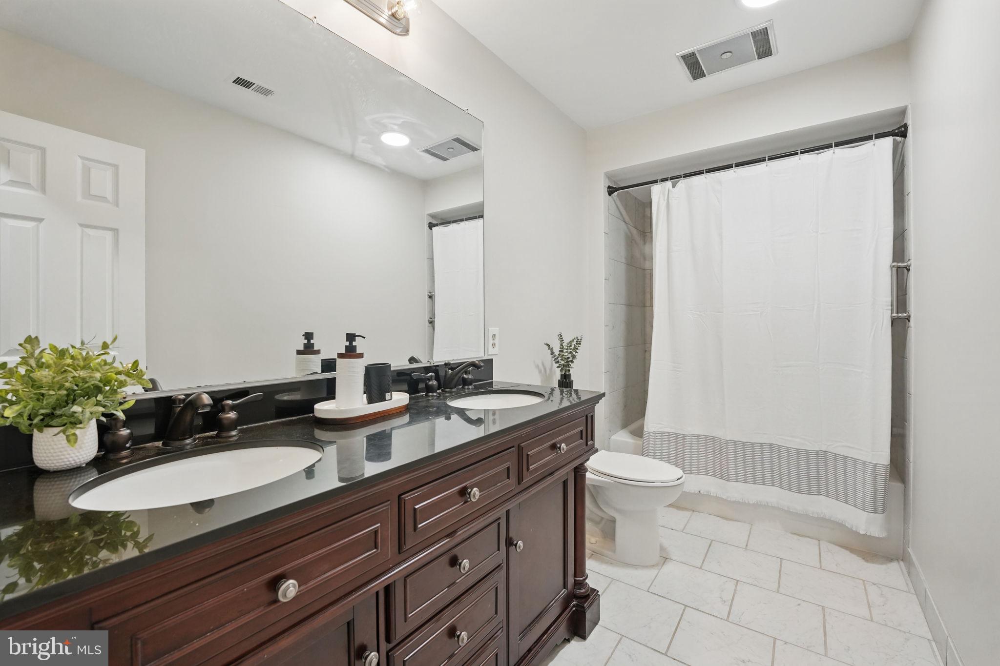 FOX MILL WOODS - Residential