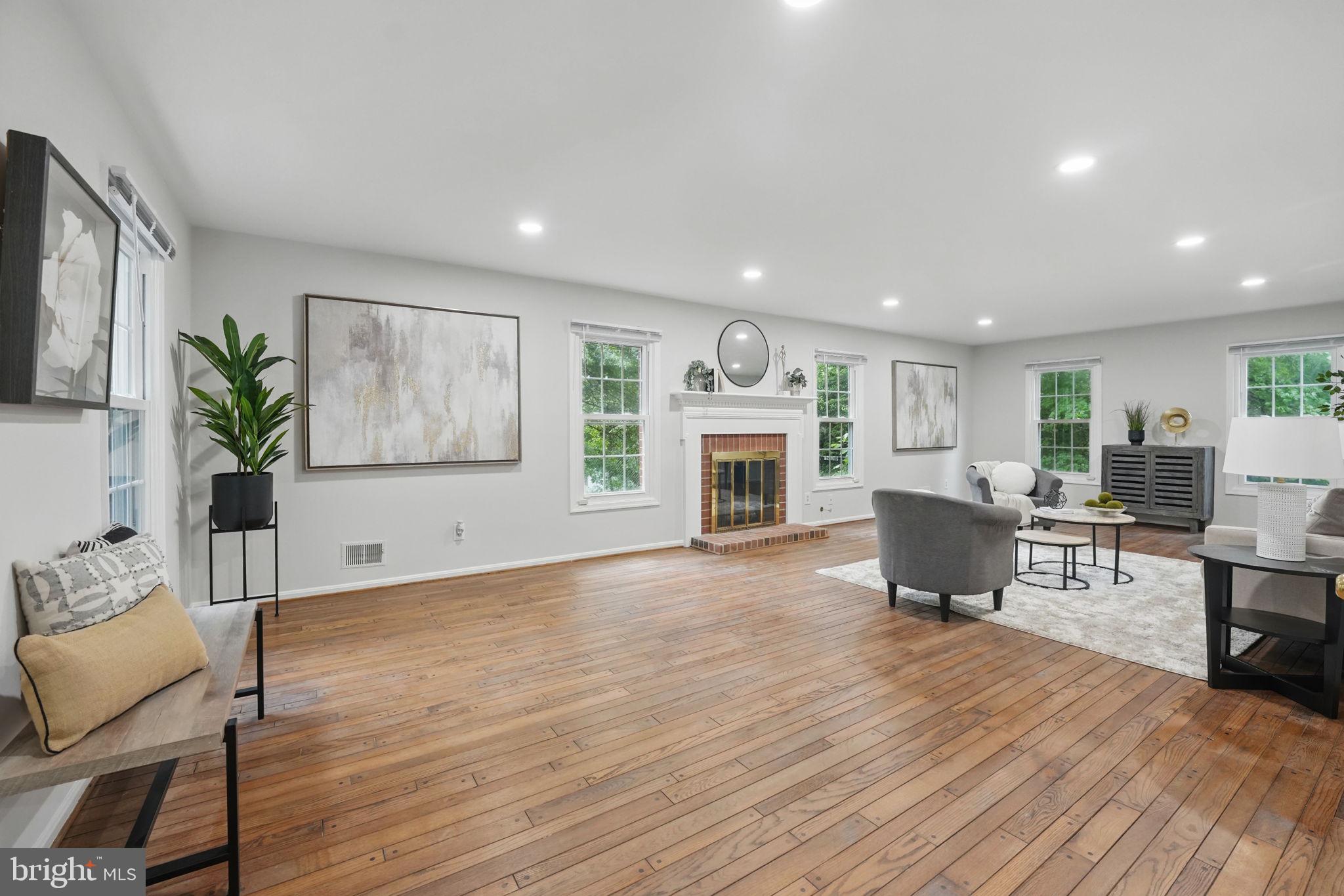 FOX MILL WOODS - Residential