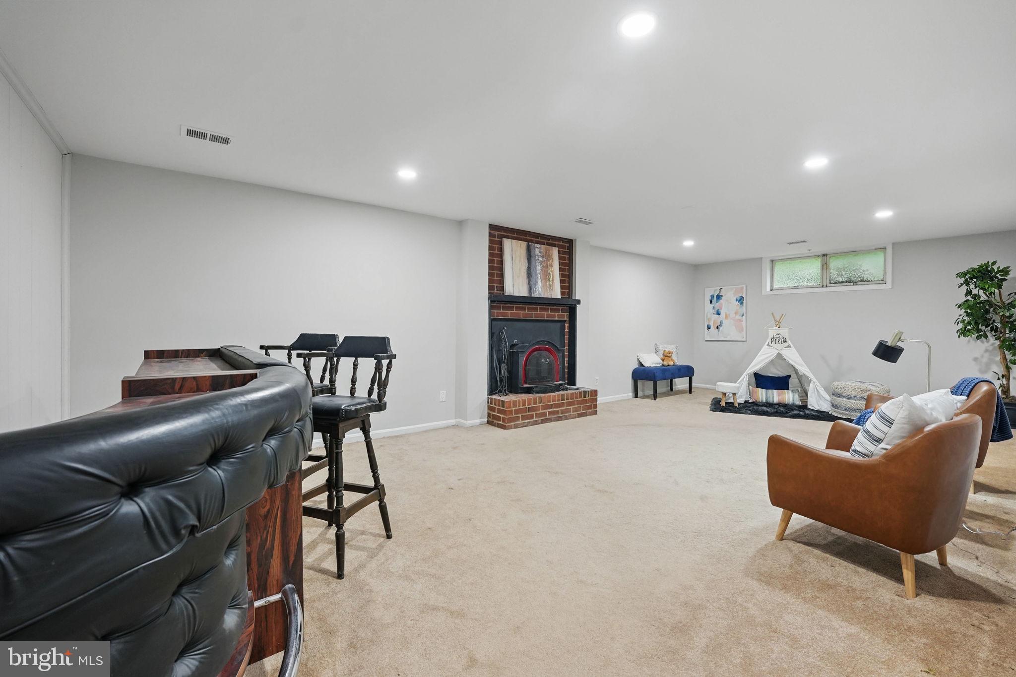 FOX MILL WOODS - Residential