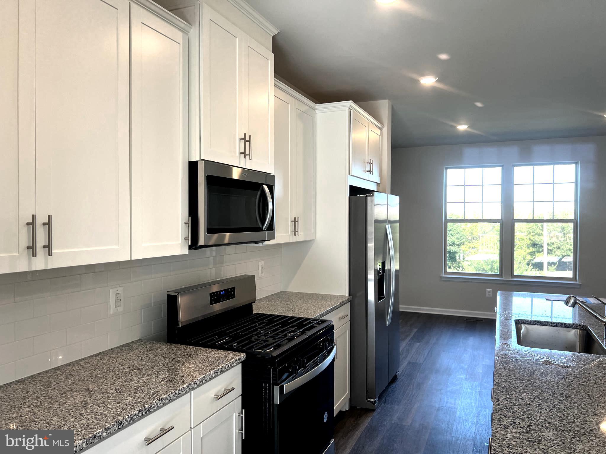 POTOMAC STATION MARKETPLACE - Residential Lease