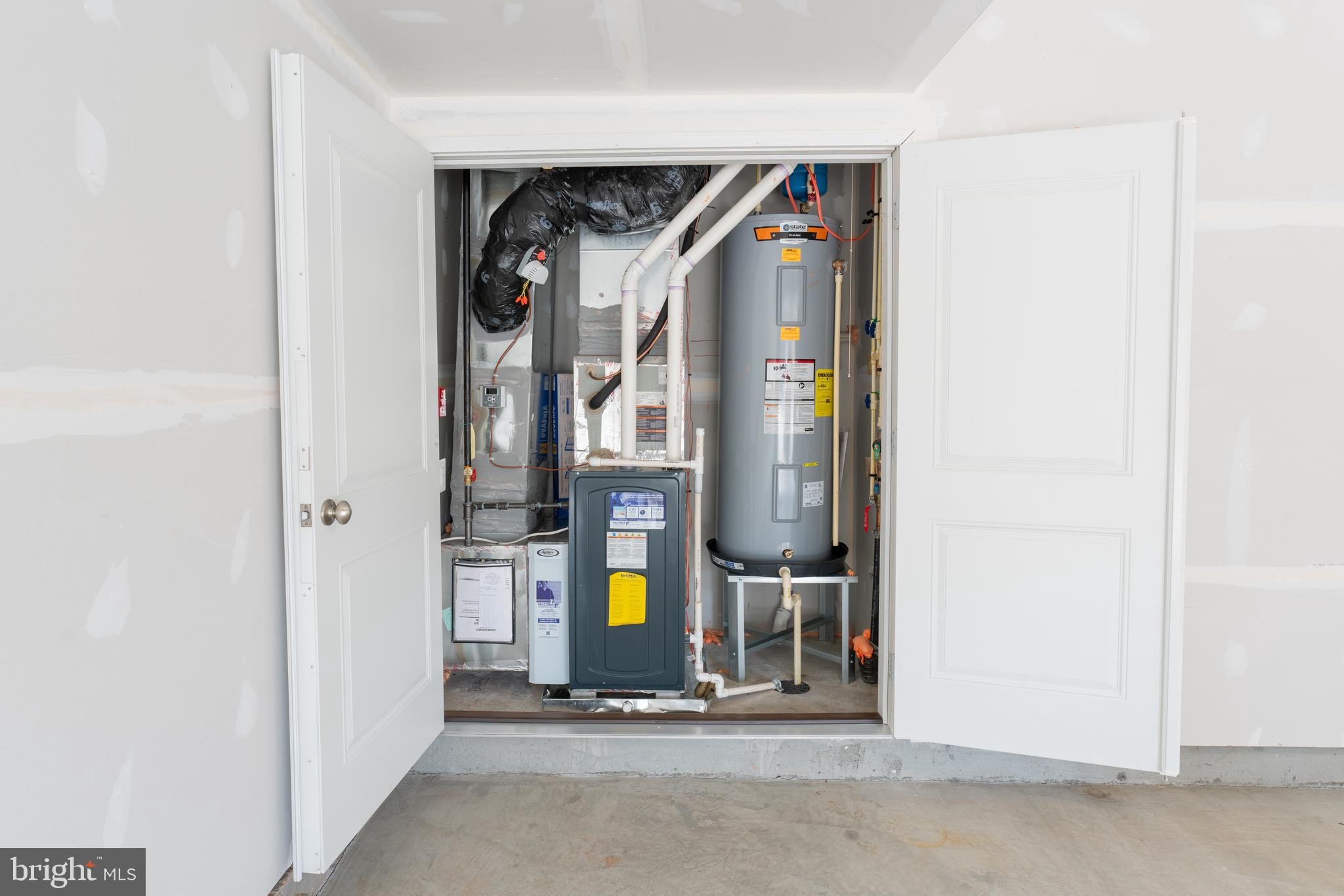 POTOMAC STATION MARKETPLACE - Residential Lease