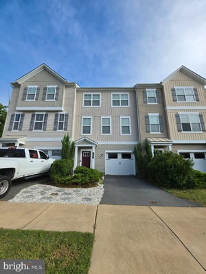 1512 HUDGINS FARM CIR, FREDERICKSBURG, VA 22408 - Image ea5d703e05a8e4f6bbfac569ecb4ad0c/1999132413