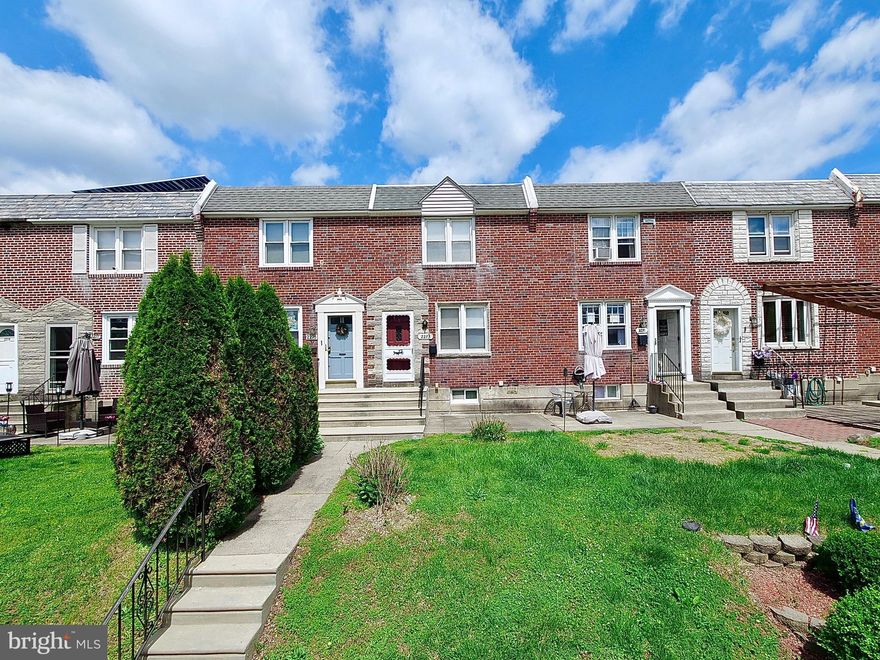 Welcome to 2273 Harwood!!  This beautiful town home is situated on a tree lined street.  
Newer Heater, Central Air  and Hot Water heater.   Well maintained throughout, 1st floor Living Room, Dining Room and Kitchen,  3 bedrooms and 1 full bath On the 2nd floor. Partially finished basement, laundry and Garage. Rear parking and entrance as well as street parking.  Freshly painted!  Move in ready!!!