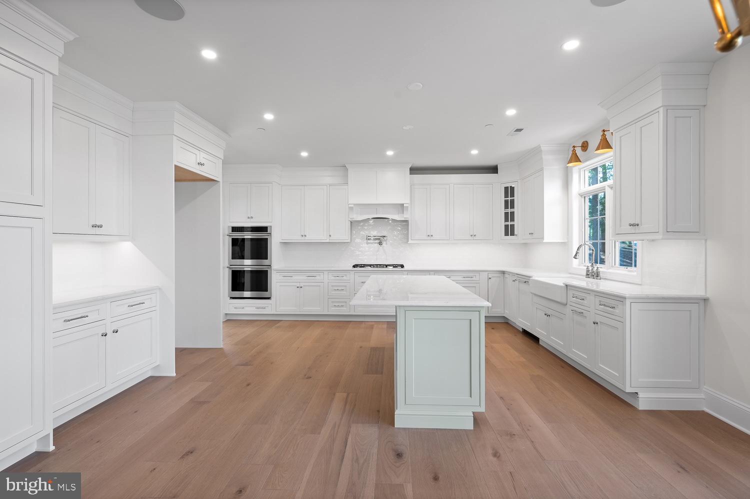 VILLAGE OF FOUR SEASONS - Residential