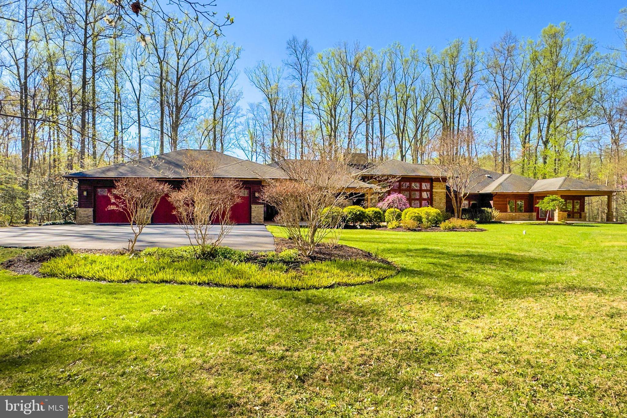 THE SINGING WOODS - Residential