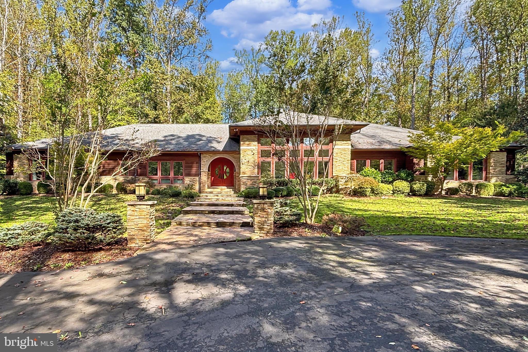 THE SINGING WOODS - Residential