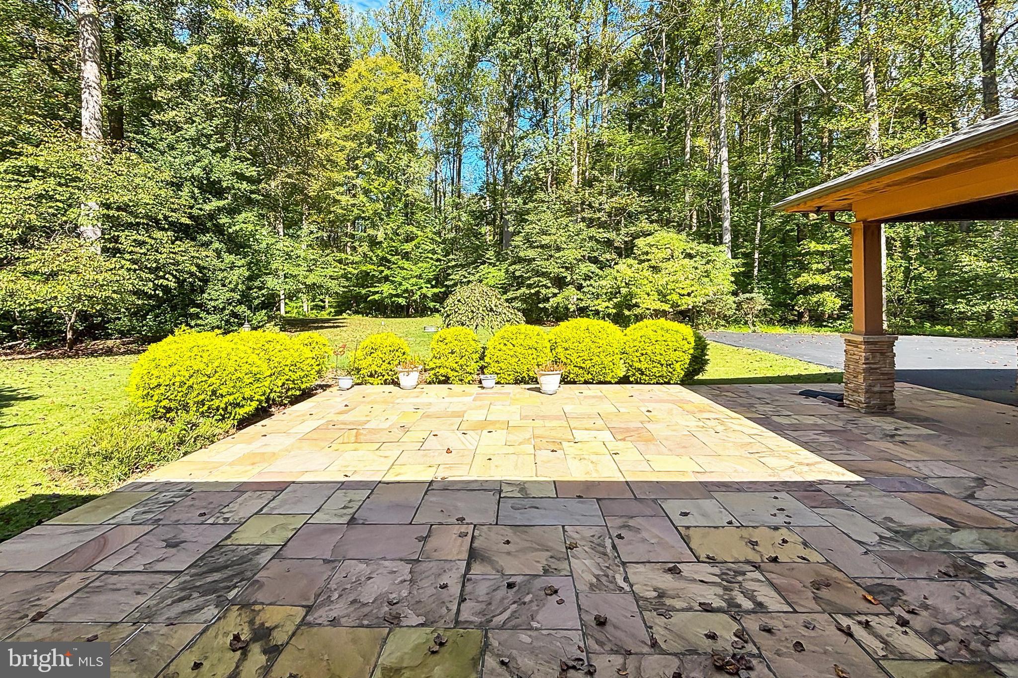 THE SINGING WOODS - Residential