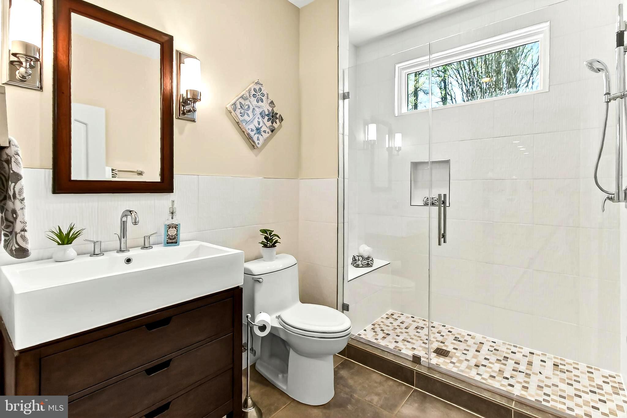 THE SINGING WOODS - Residential