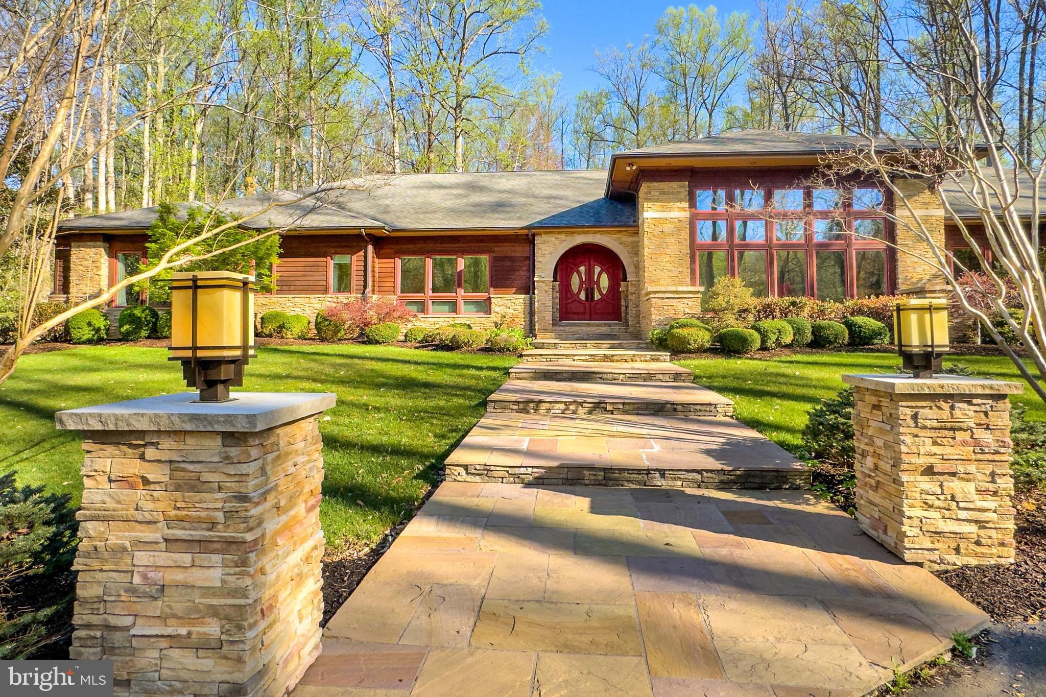 THE SINGING WOODS - Residential