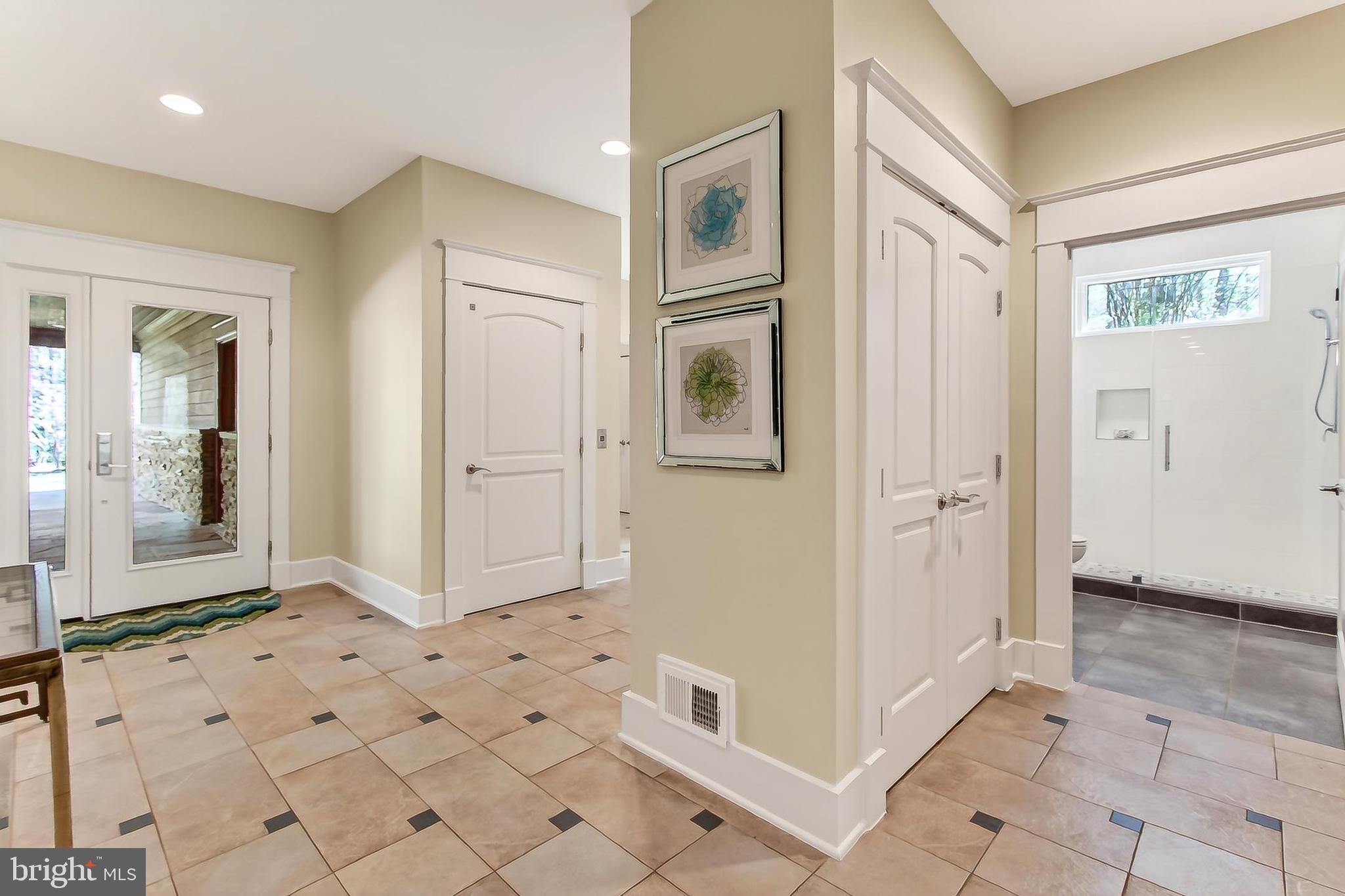 THE SINGING WOODS - Residential