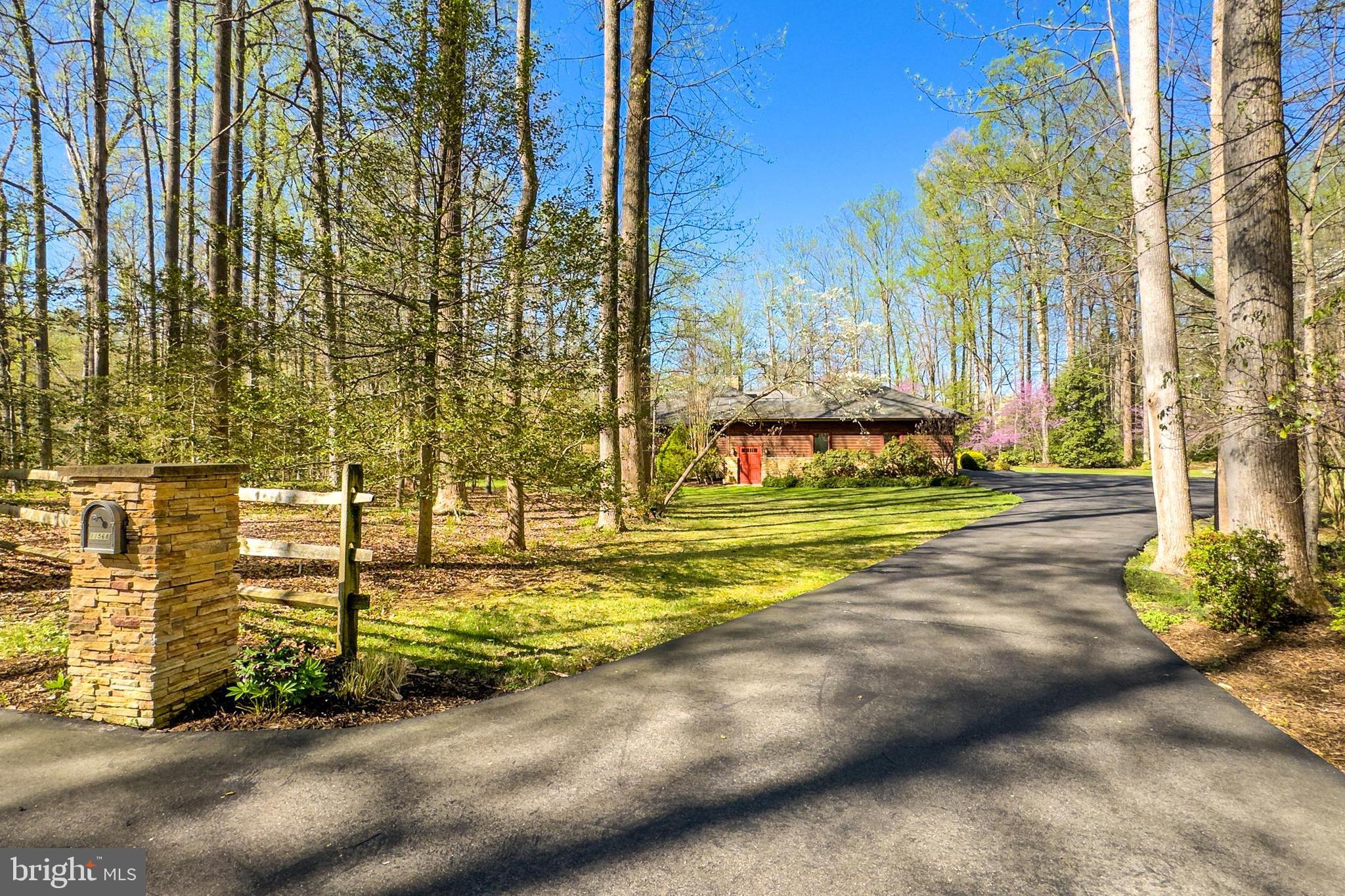 THE SINGING WOODS - Residential