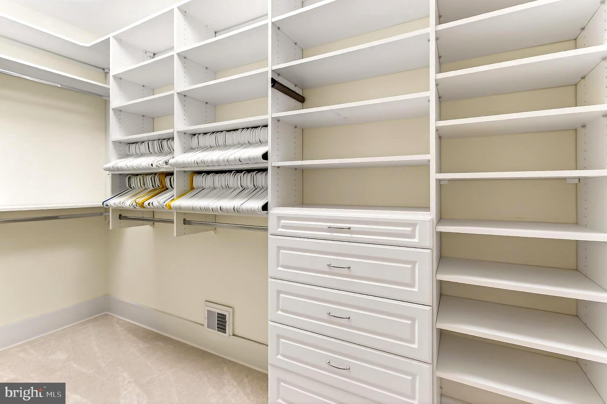 THE SINGING WOODS - Residential