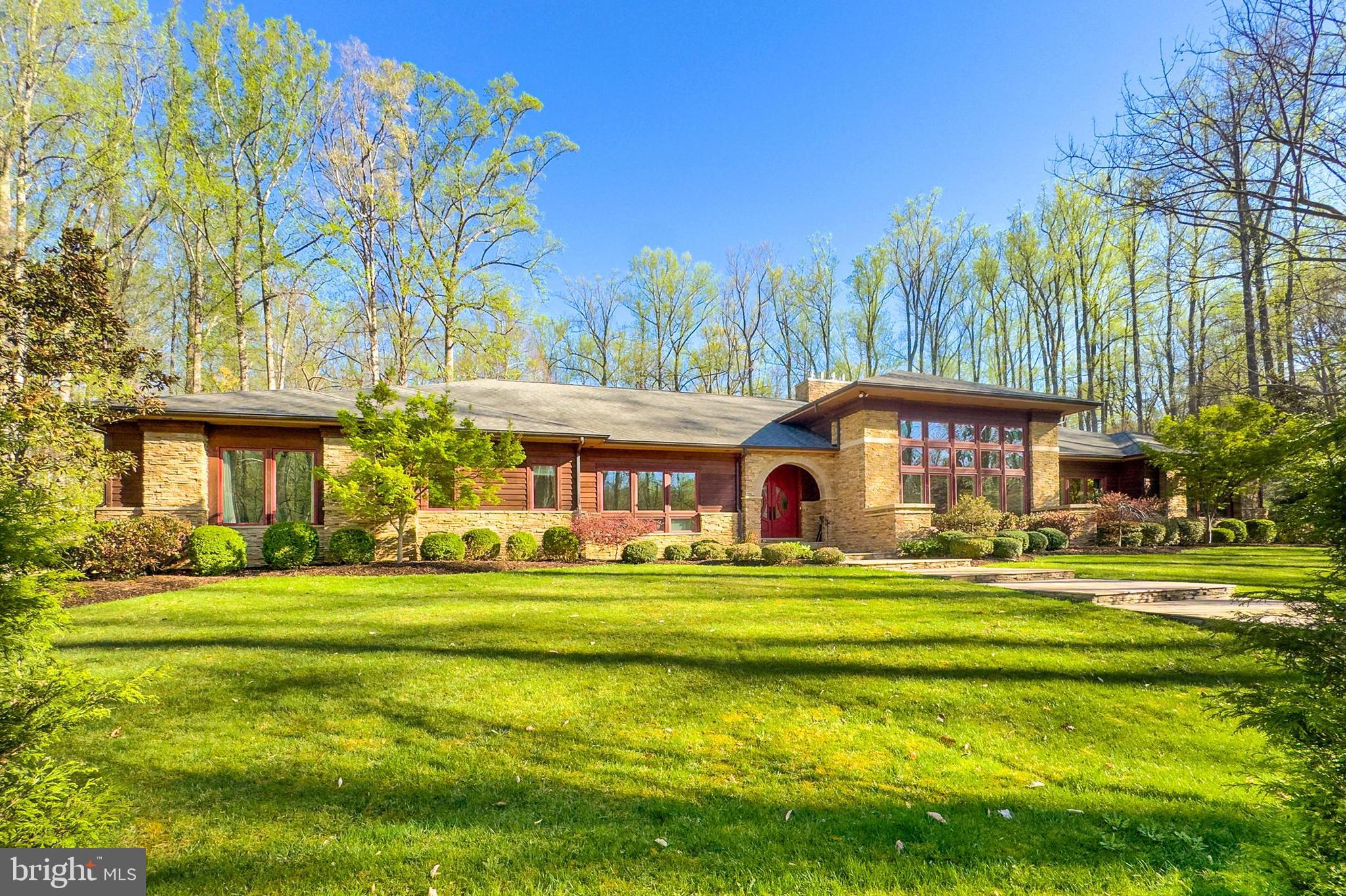 THE SINGING WOODS - Residential