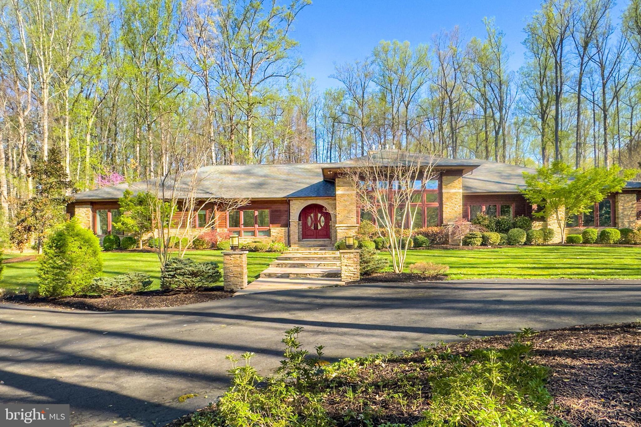 THE SINGING WOODS - Residential