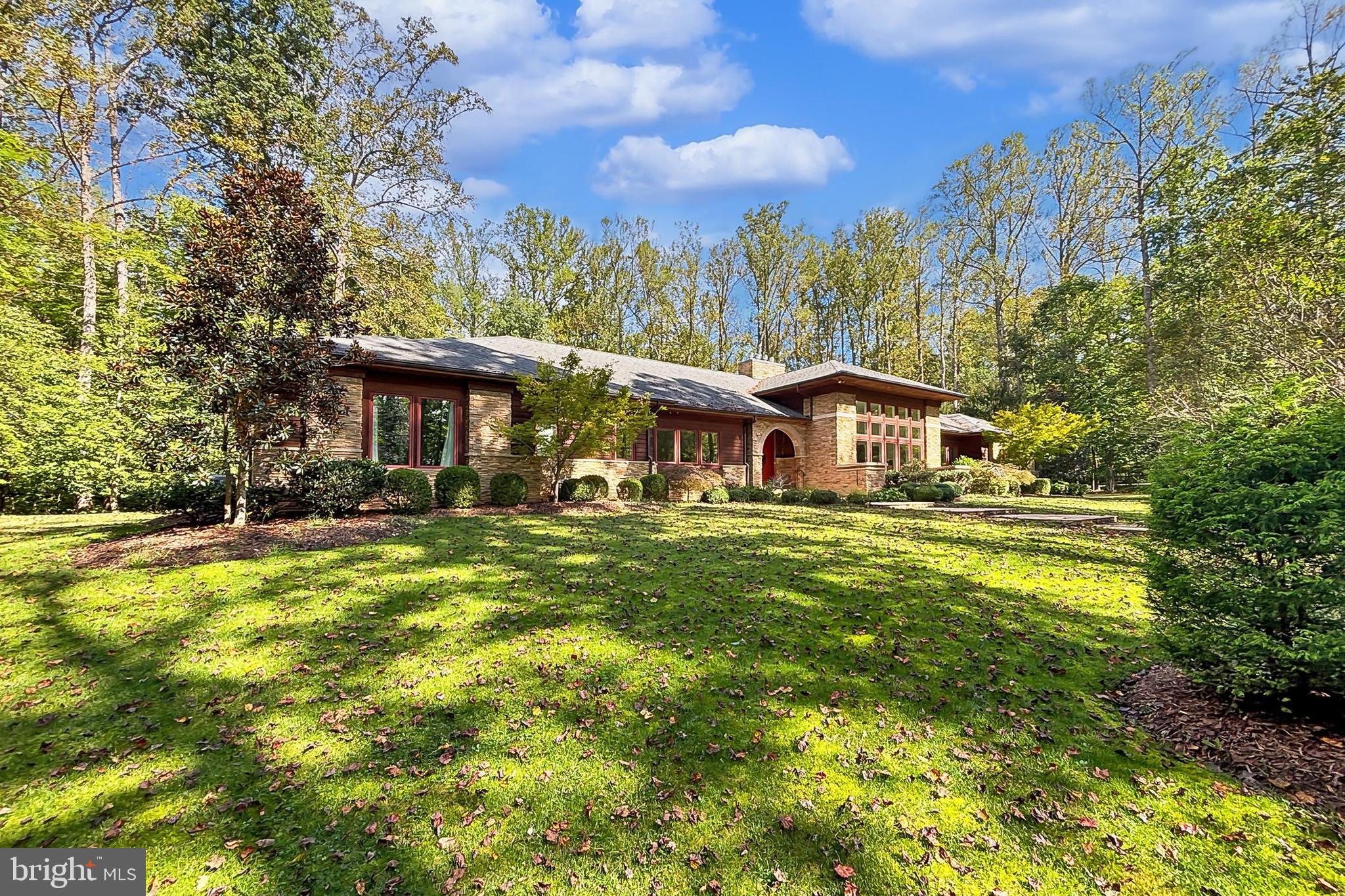 THE SINGING WOODS - Residential