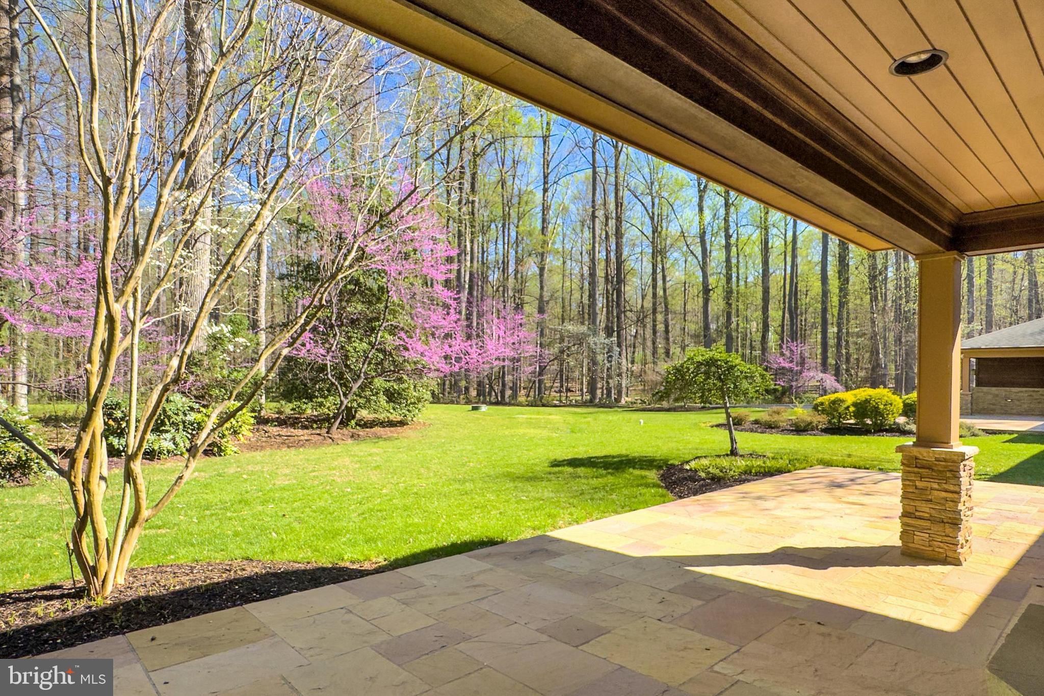 THE SINGING WOODS - Residential