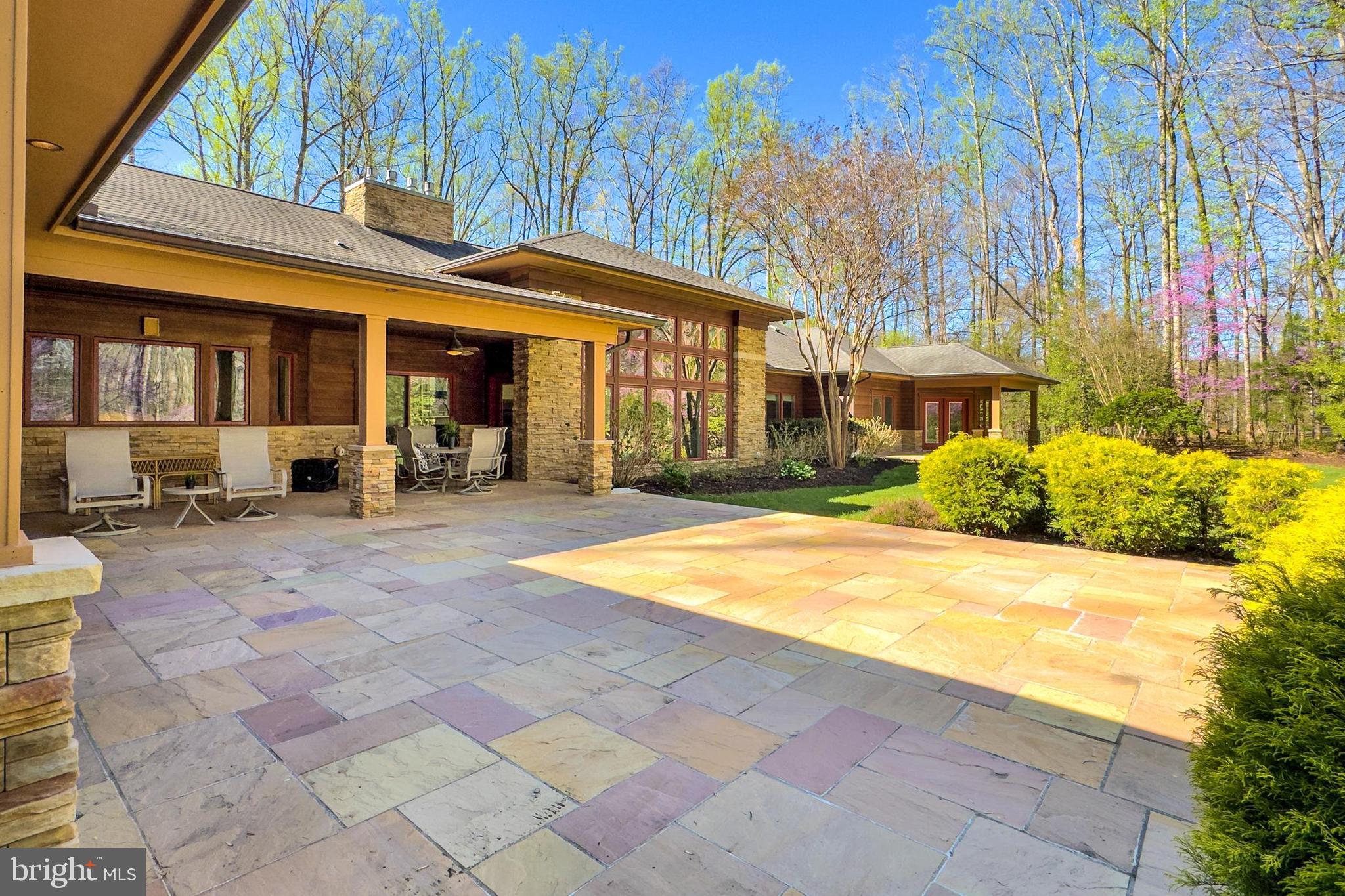 THE SINGING WOODS - Residential