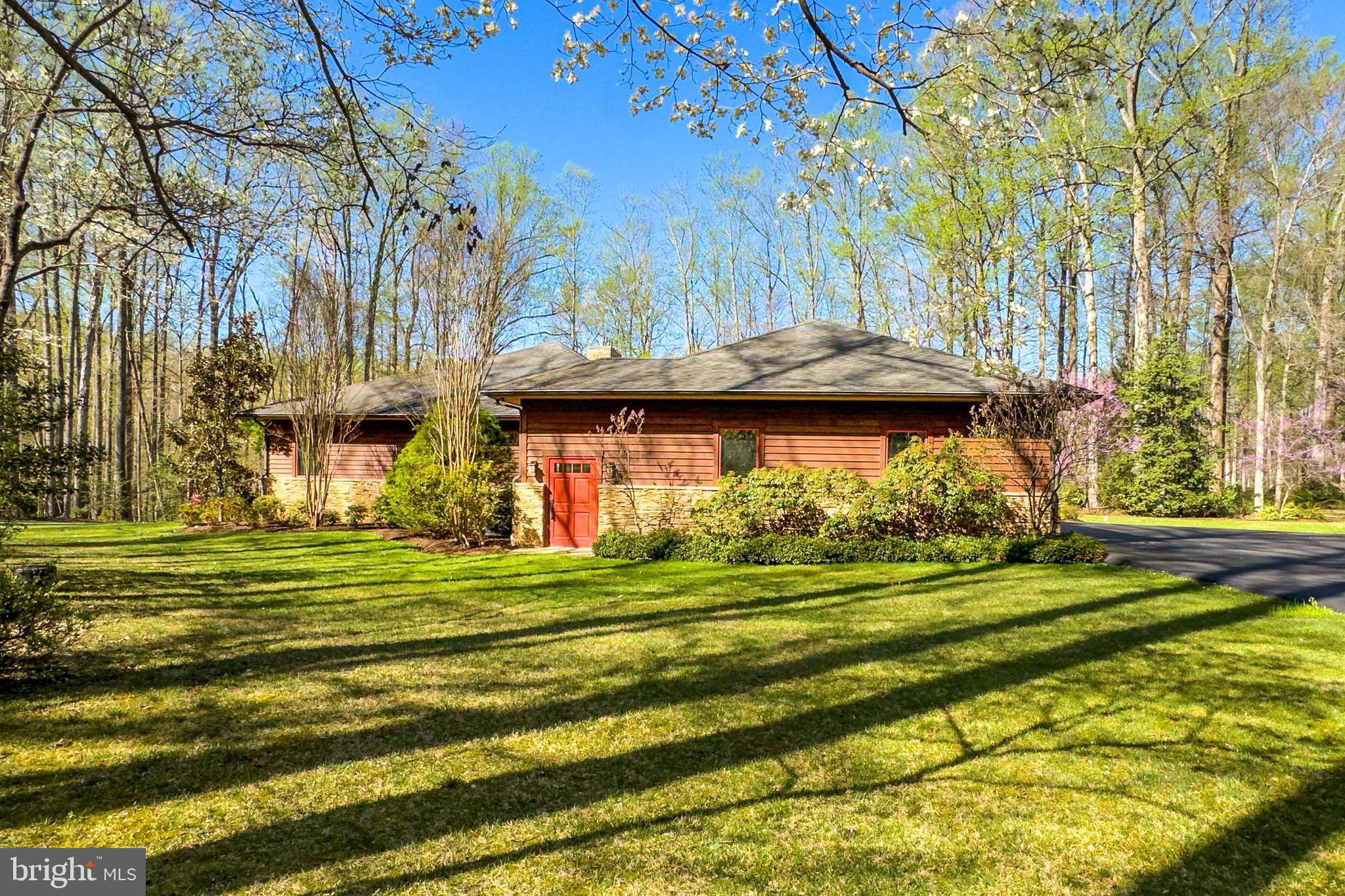 THE SINGING WOODS - Residential