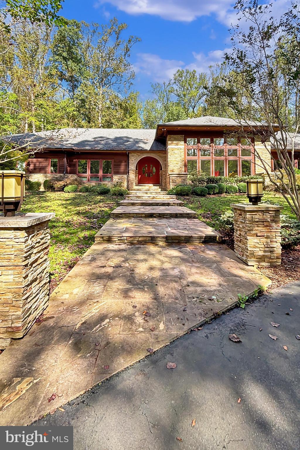 THE SINGING WOODS - Residential