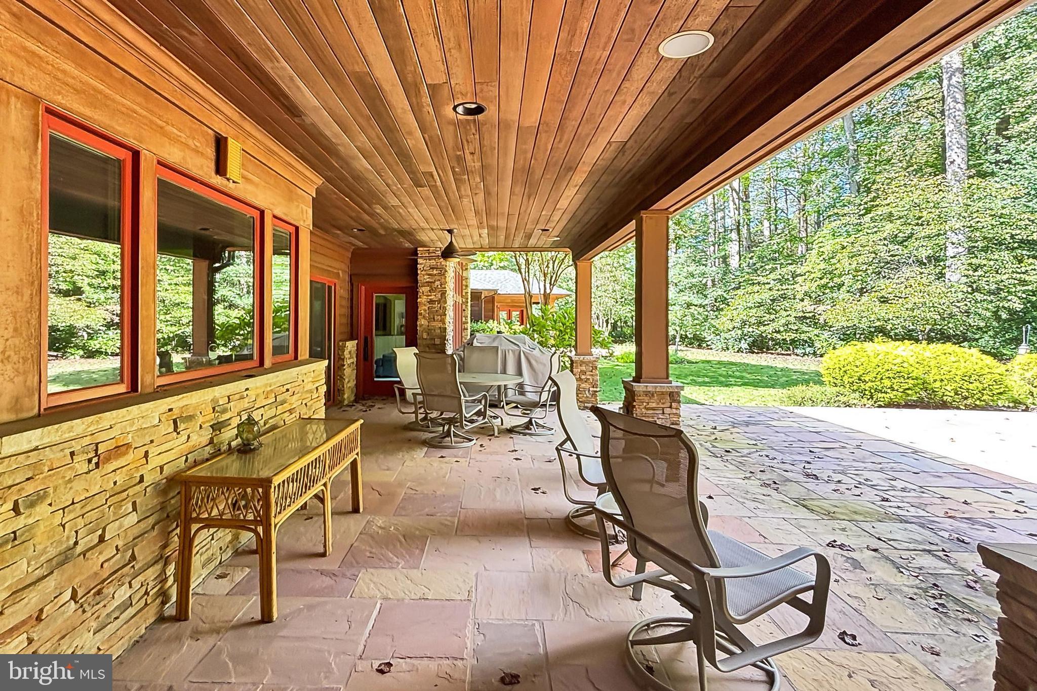 THE SINGING WOODS - Residential