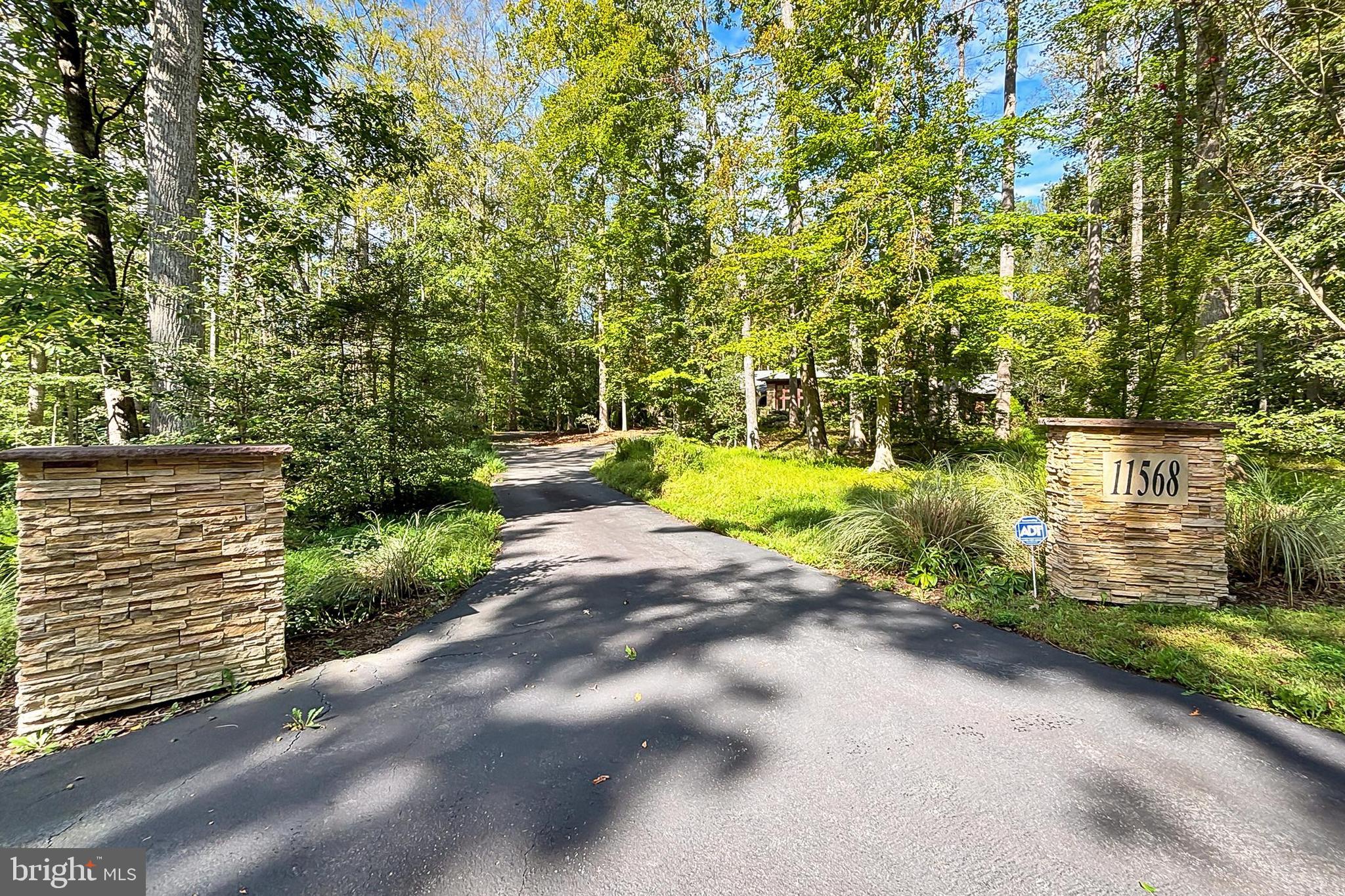 THE SINGING WOODS - Residential