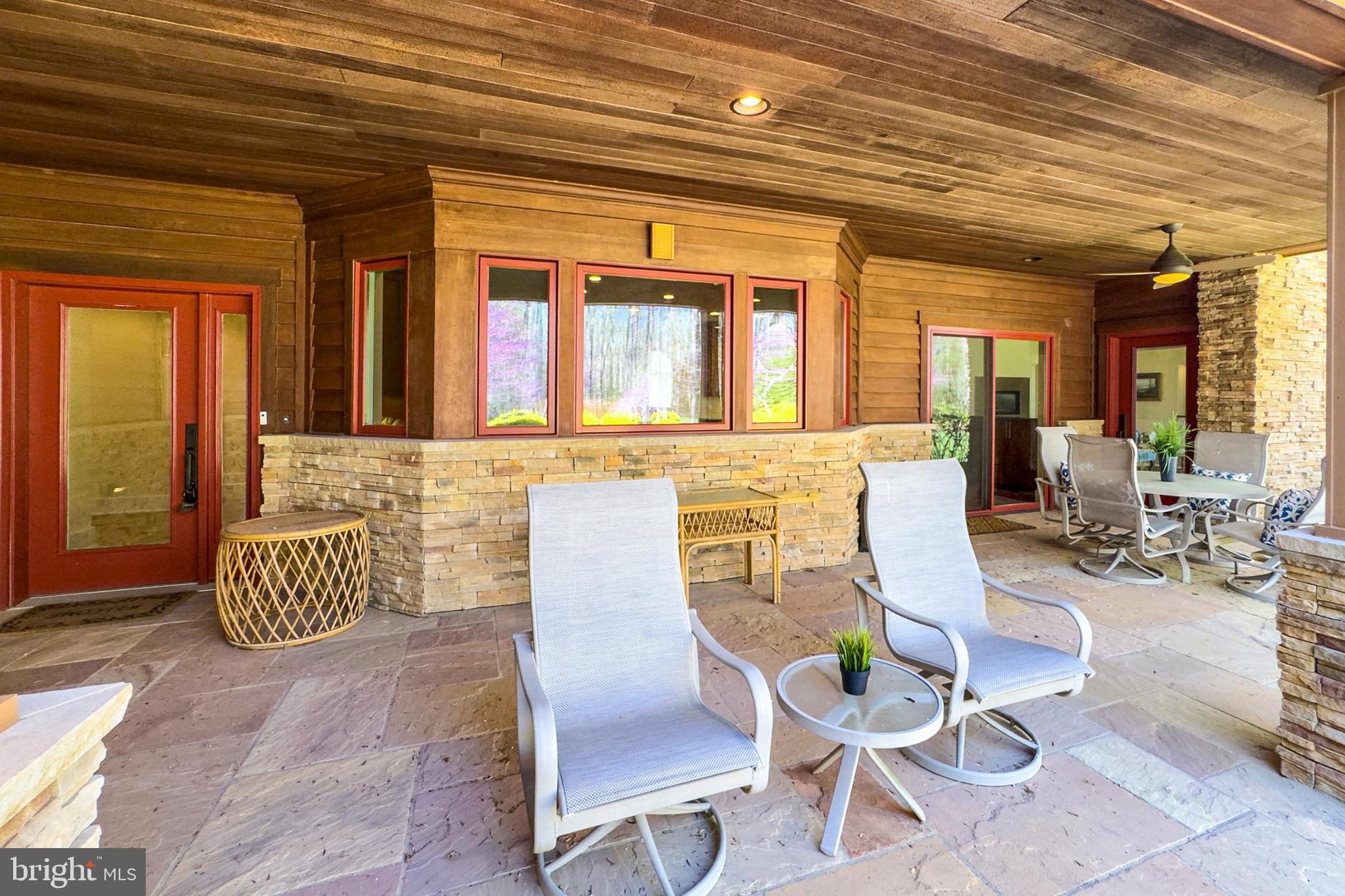 THE SINGING WOODS - Residential