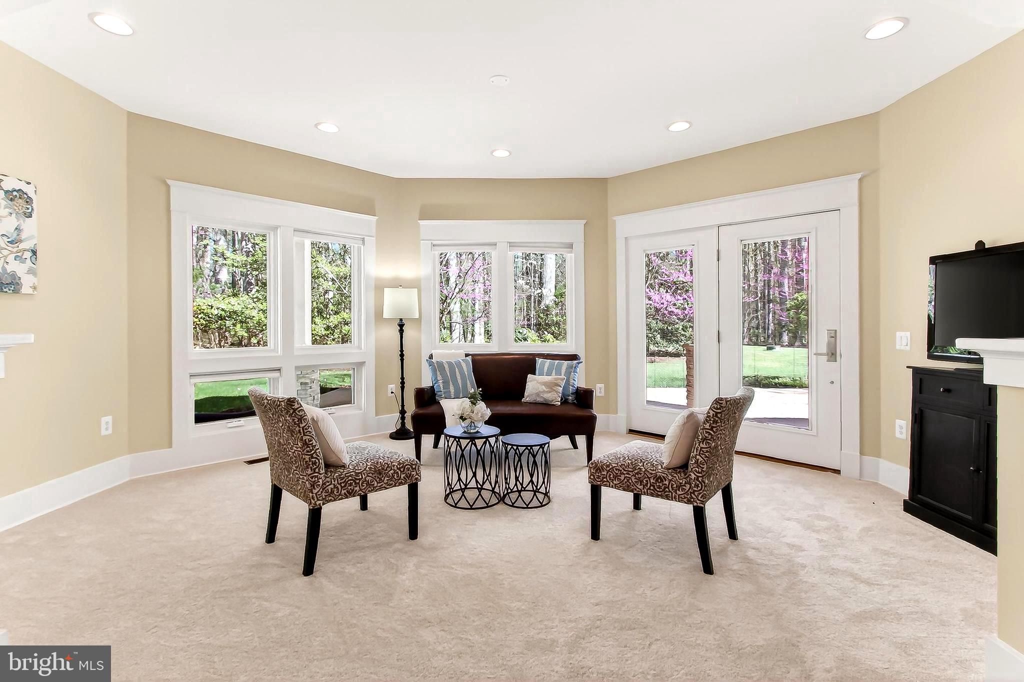 THE SINGING WOODS - Residential