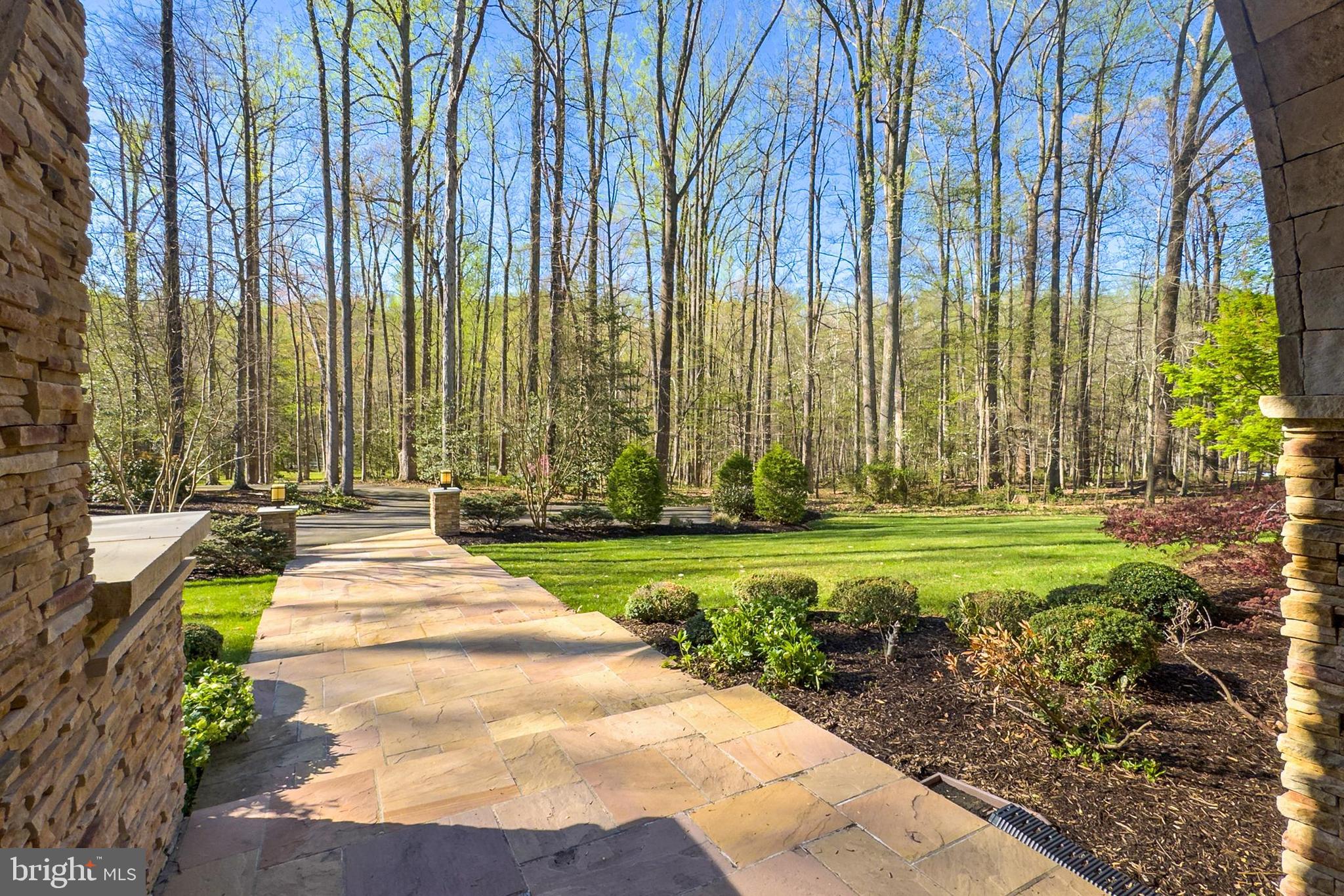 THE SINGING WOODS - Residential