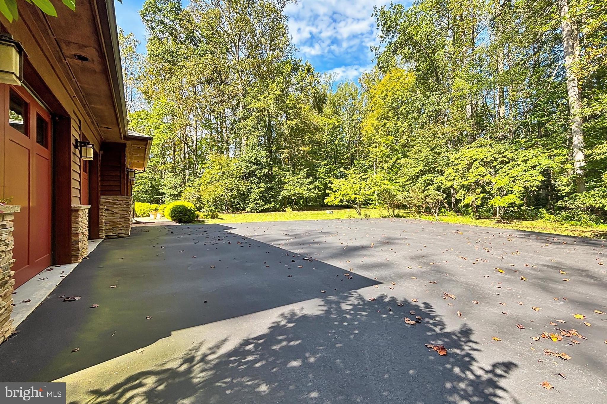 THE SINGING WOODS - Residential