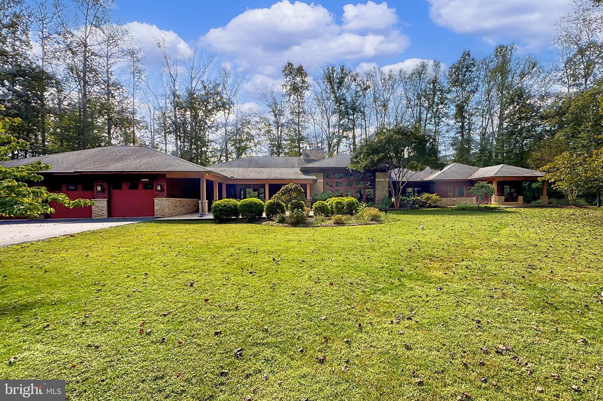 THE SINGING WOODS - Residential