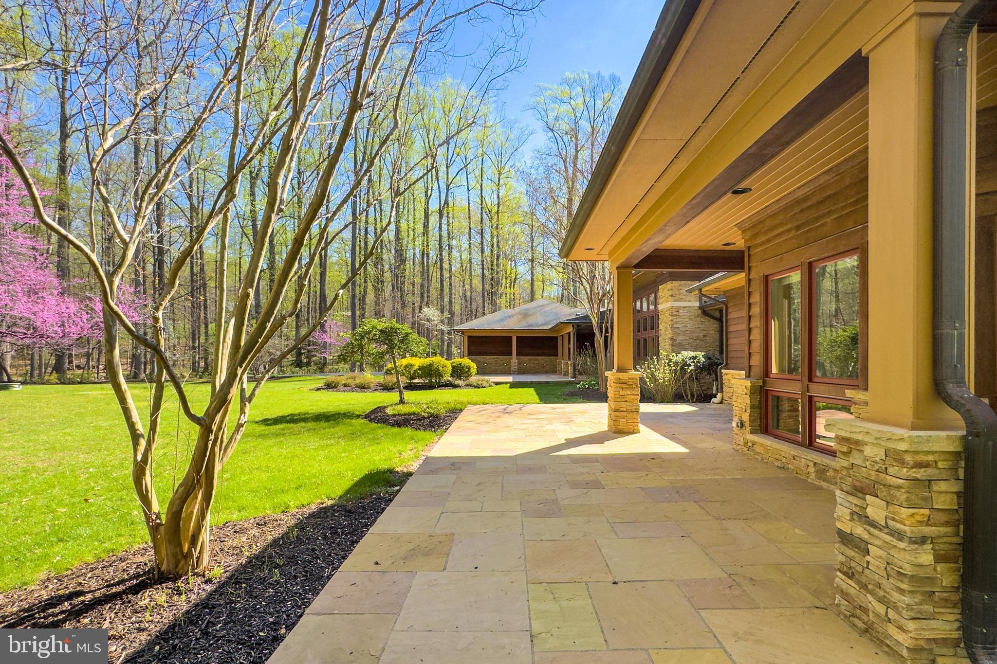 THE SINGING WOODS - Residential