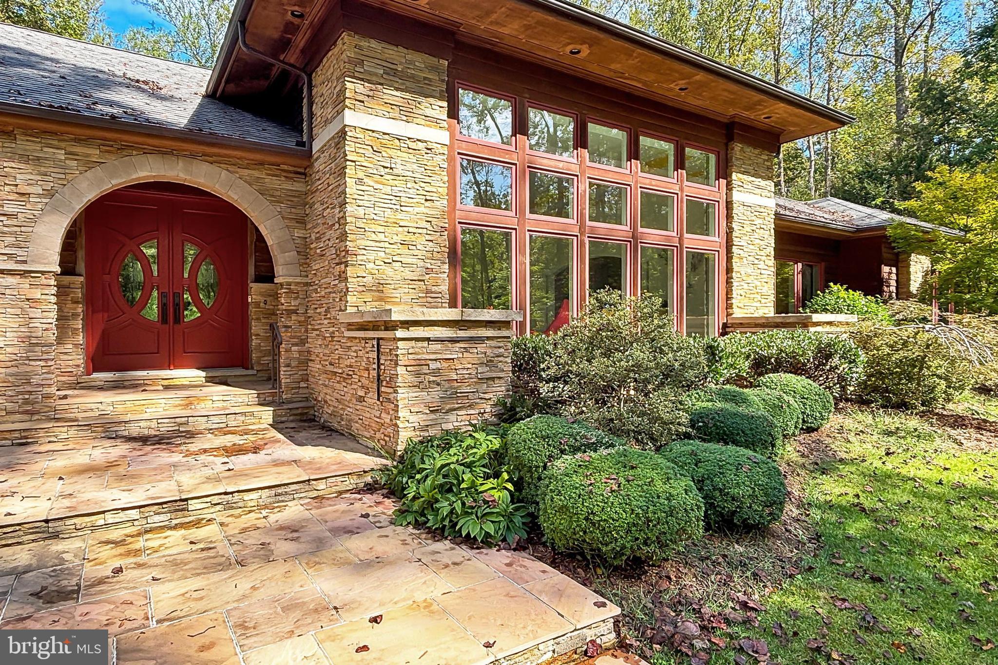 THE SINGING WOODS - Residential