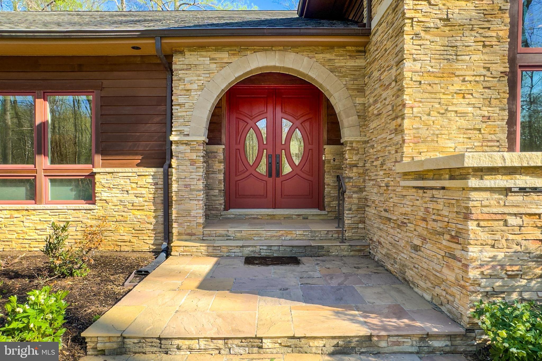 THE SINGING WOODS - Residential