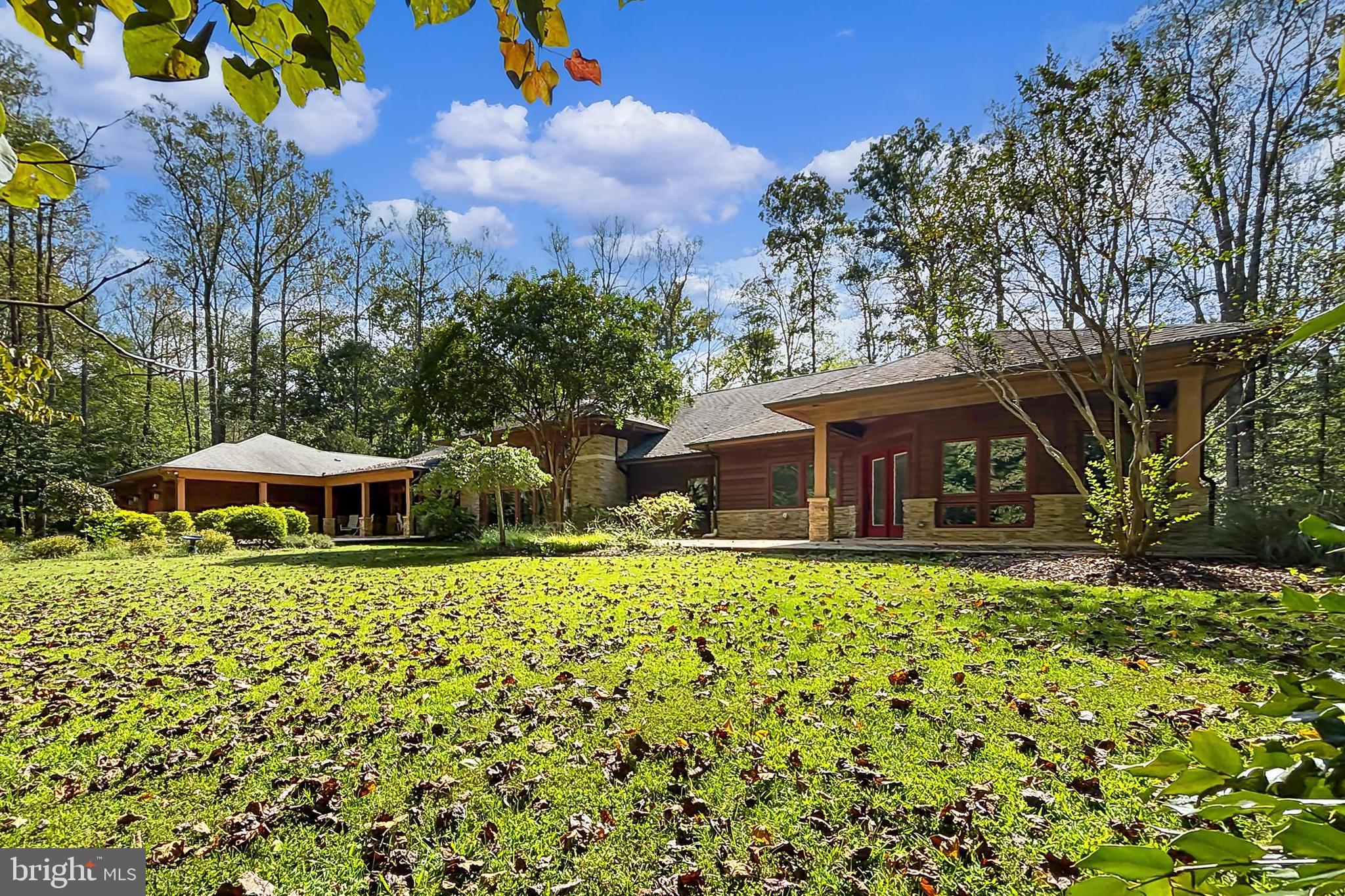 THE SINGING WOODS - Residential