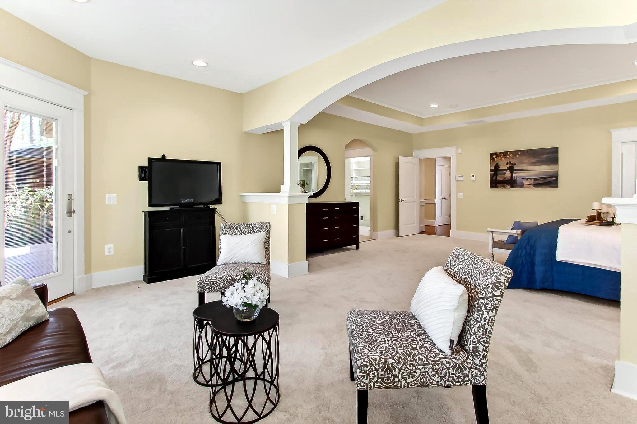 THE SINGING WOODS - Residential