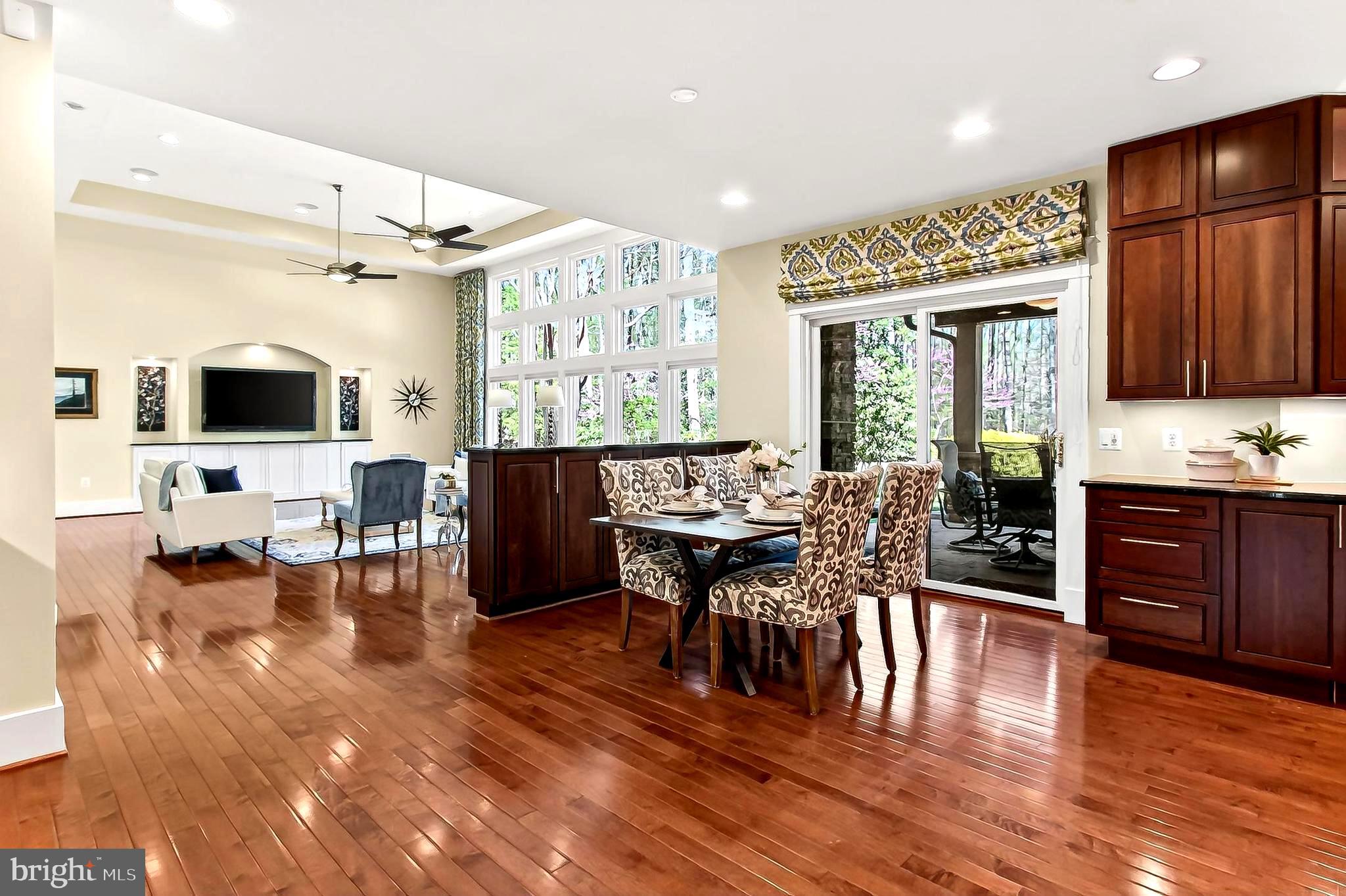 THE SINGING WOODS - Residential