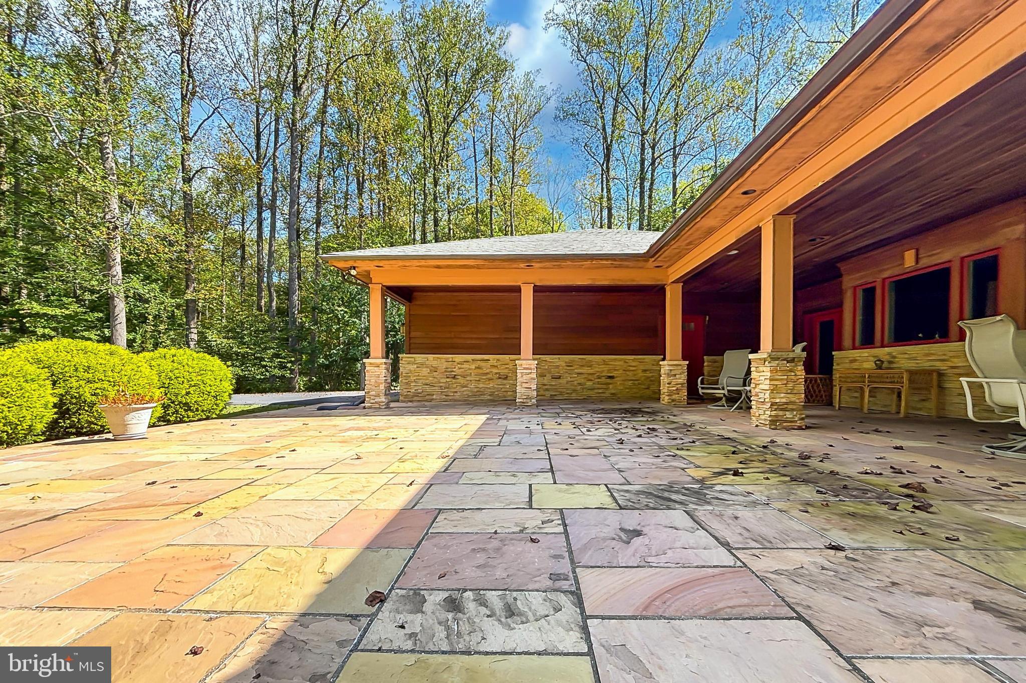 THE SINGING WOODS - Residential